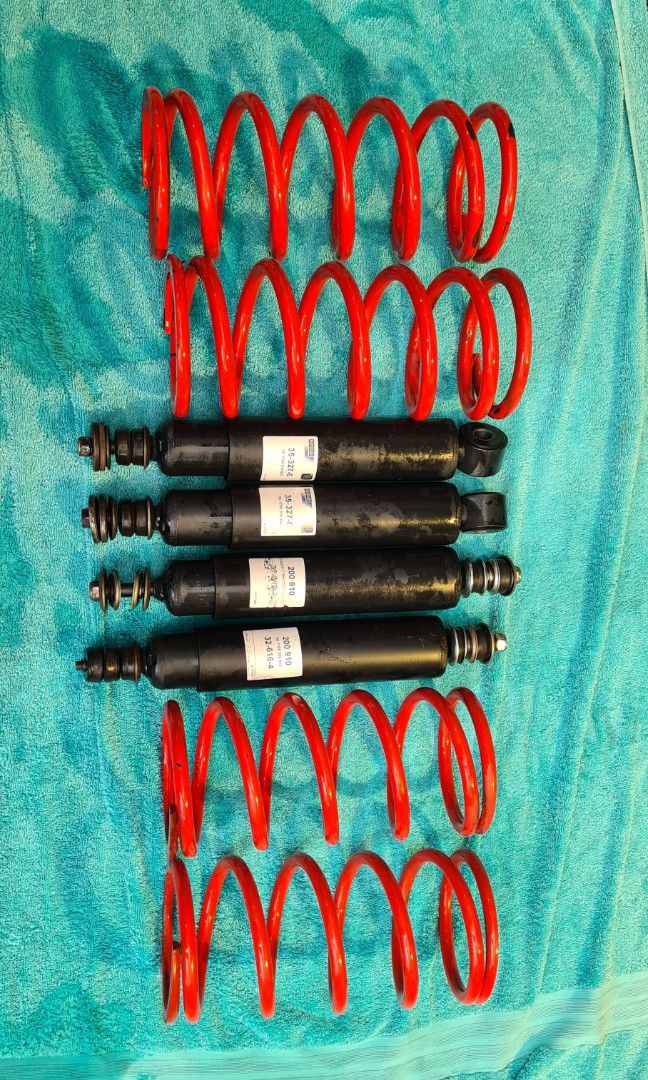 Landrover Defender Shocks and Springs 2 inch lowering, Car Accessories