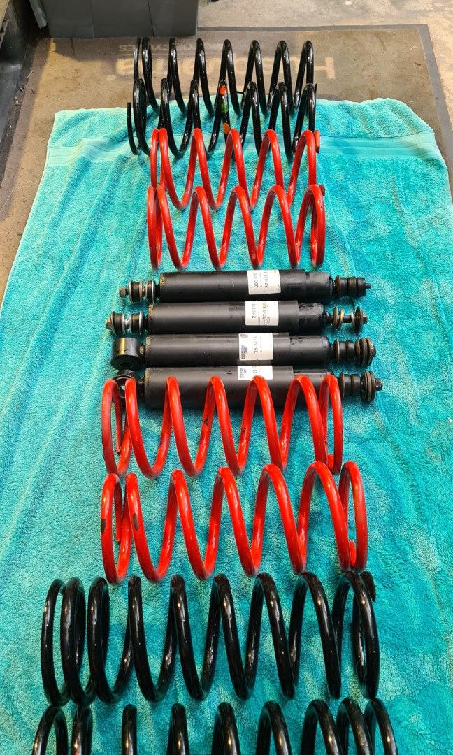 Landrover Defender Shocks and Springs 2 inch lowering, Car Accessories