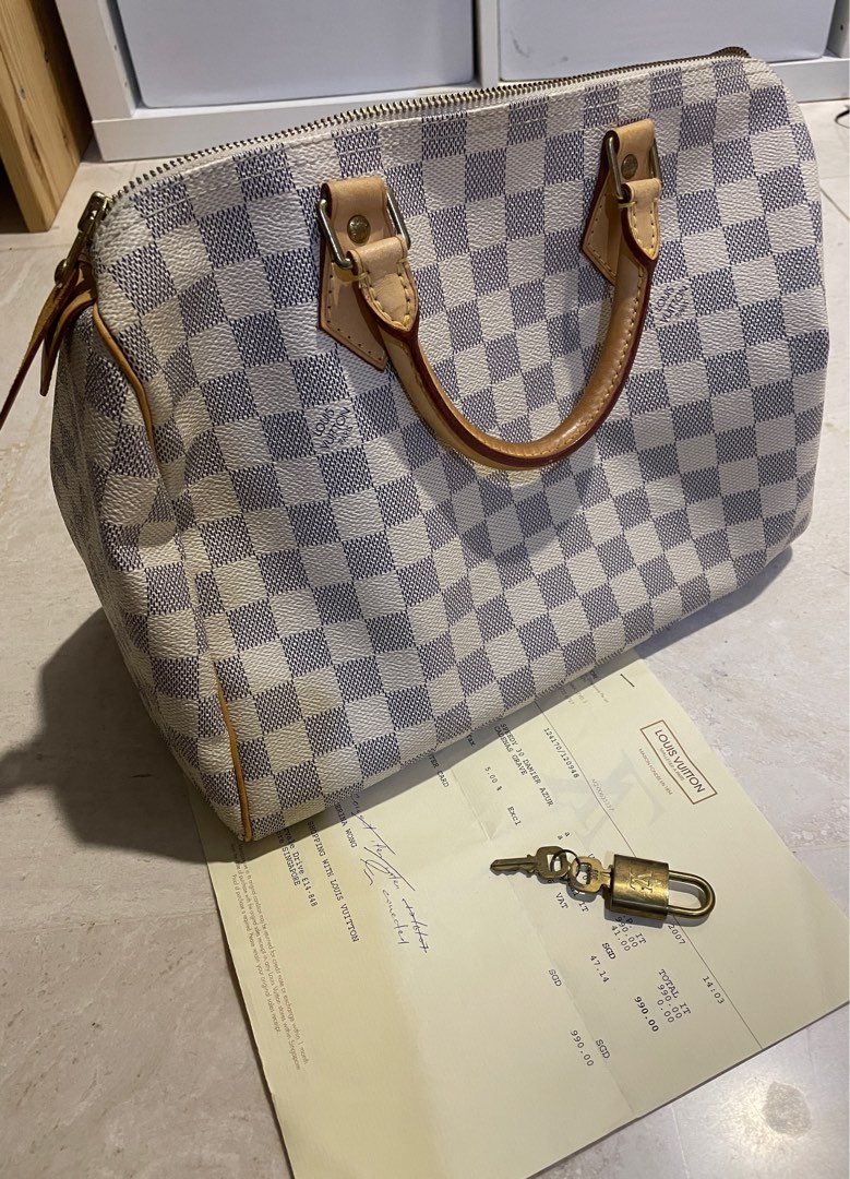 Louis Vuitton Speedy 35(damier azur) next to a Speedy 30(monogram). It's  always nice to see the size comparis…