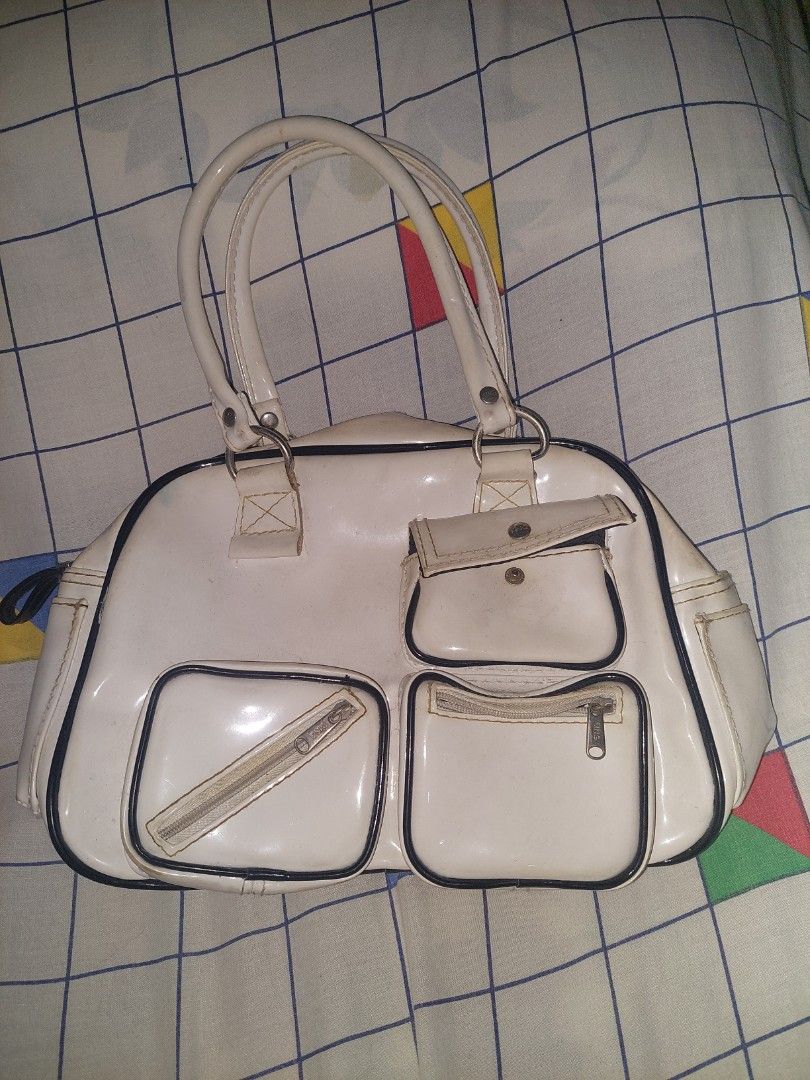 MNG bag (Category: Shoulder Bags) located in Manila. Submitted by jamyla (Listing ID 1195505916, Image 2). Description: as is needs cleaning.