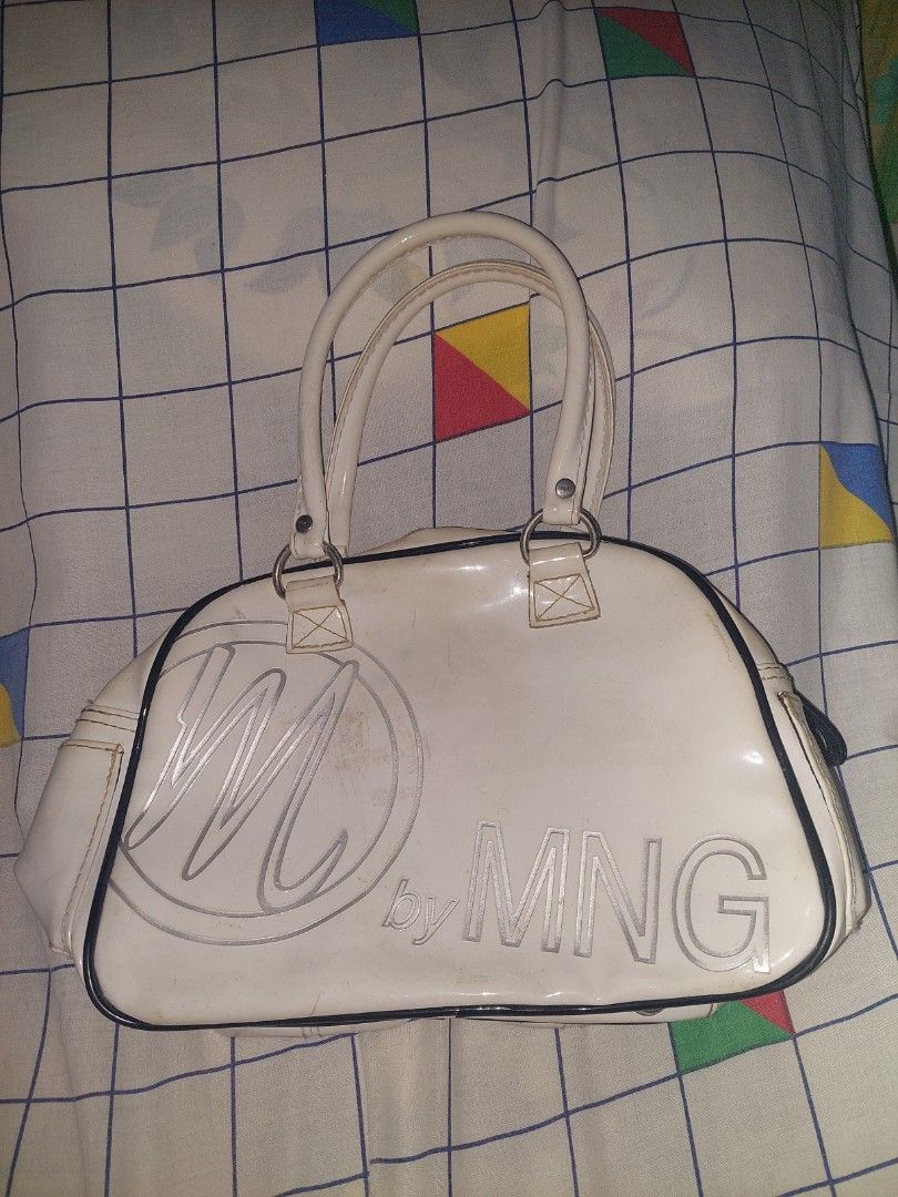 MNG bag (Category: Shoulder Bags) located in Manila. Submitted by jamyla (Listing ID 1195505916, Image 1). Description: as is needs cleaning.