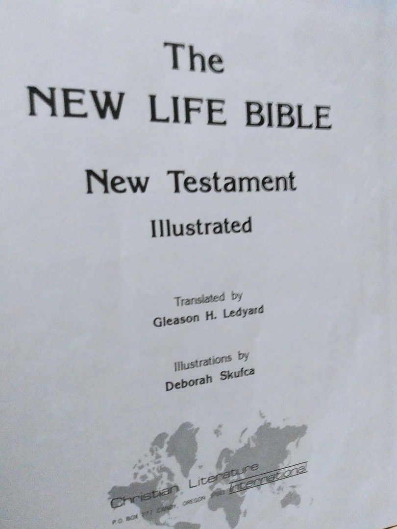 New Life Bible, New Testament (New Life Version) Illustrated Edition, Hobbies & Toys, Books