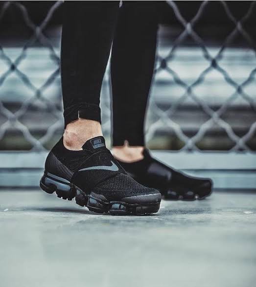 Vapormax moc top triple black womens