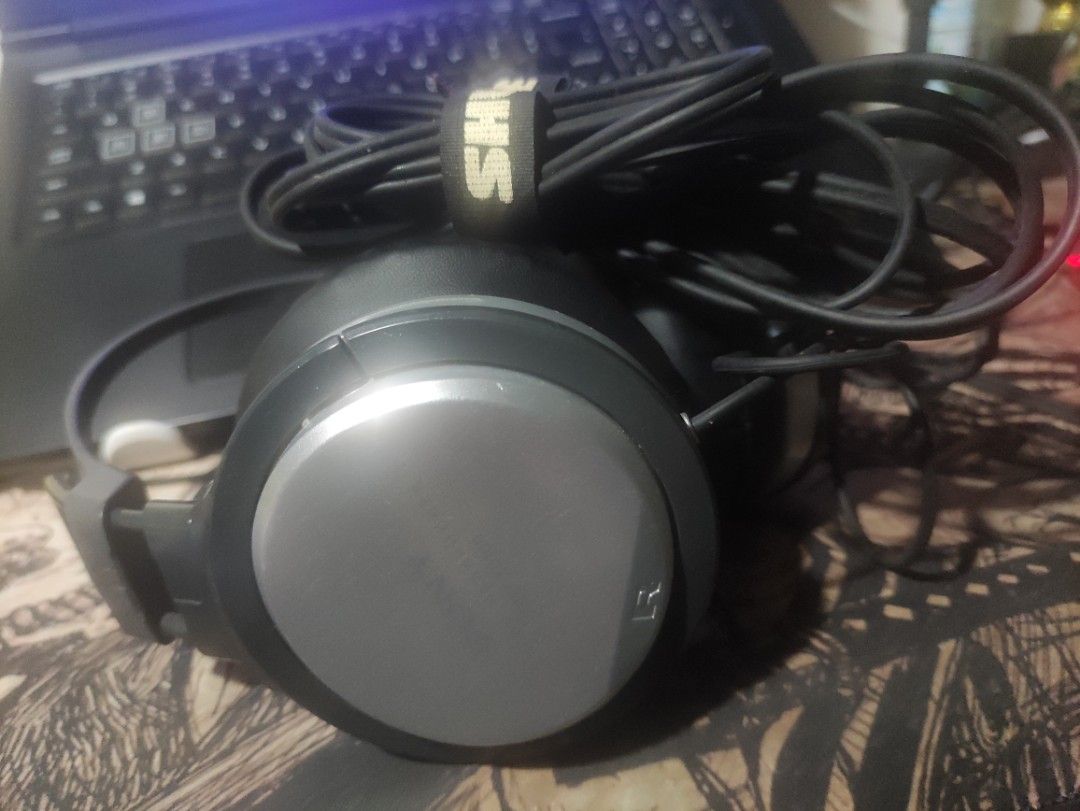 ORIGINAL SONY STUDIO HEADPHONES (Category: Headphones & Headsets) located in Cavite. Submitted by kenrio (Listing ID 1195549034, Image 2). Description: For sale: Original Sony MDR-XD100 from japan In good condition (You can test it on meet up or Cash on delivery) No box, just unit itself (lost box) Cavite & Manila area meet up COD via lalamove around Calabarzon or NCR only If you have other questions, just message me thanks.