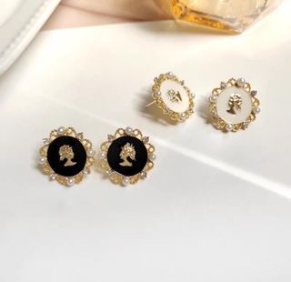 READY STOCK - CLASSIC LADY STUD EARRINGS