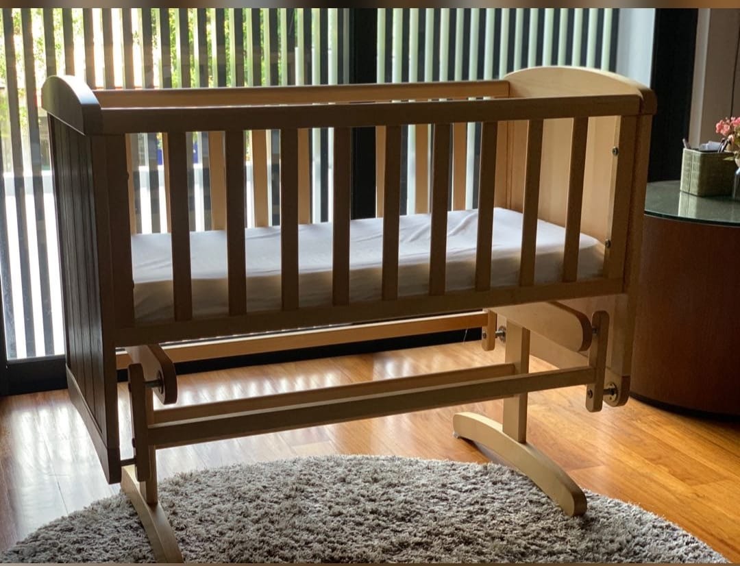 Rocking Brown Crib (for 06 mos baby), Babies & Kids, Baby Nursery