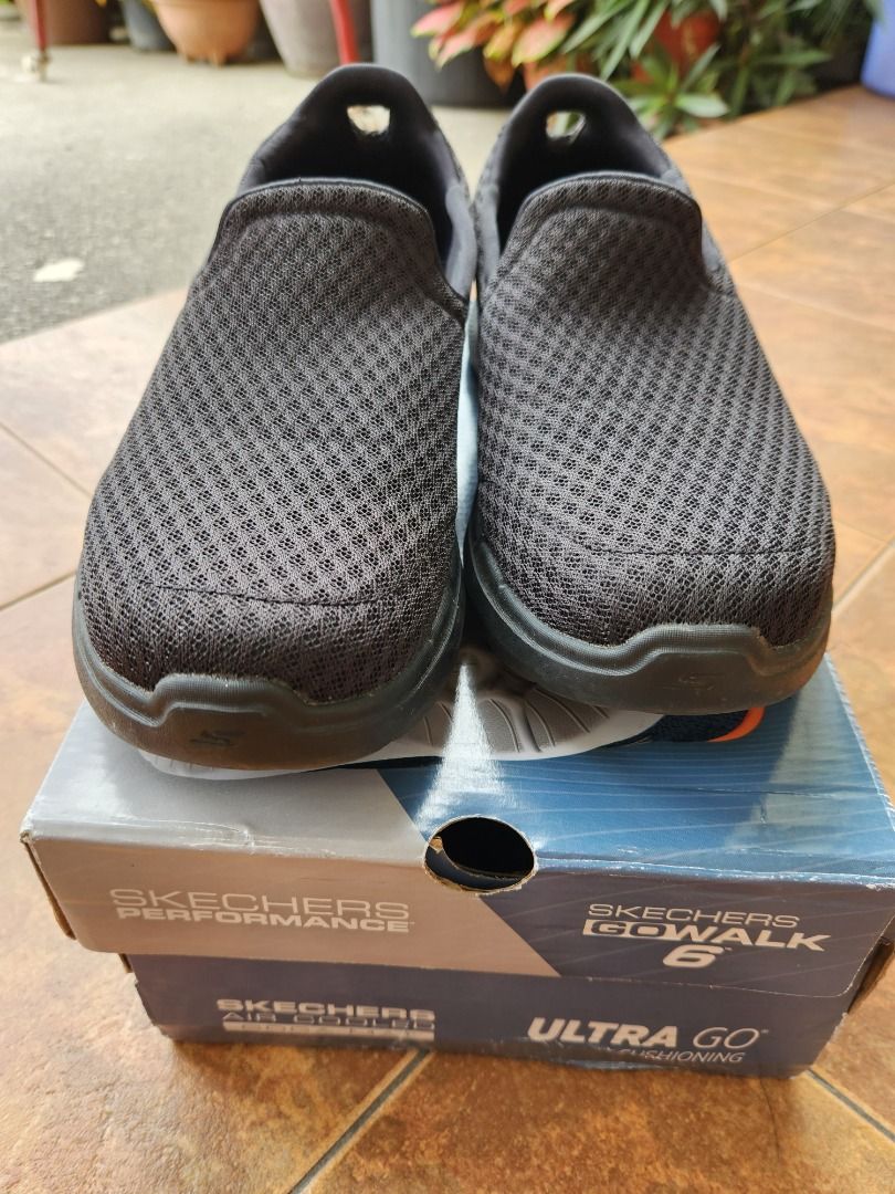 Skechers go walk deals black size 6