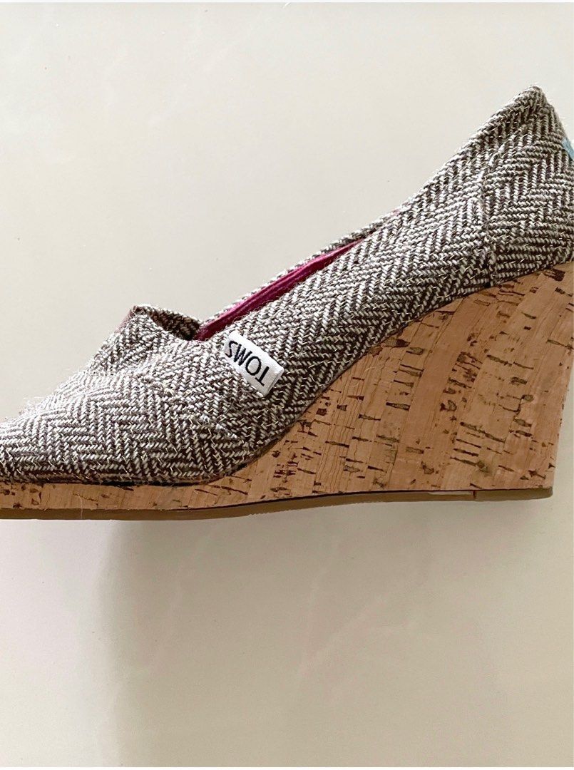 Toms Wedge Shoes, Women's Fashion, Footwear, Wedges on Carousell