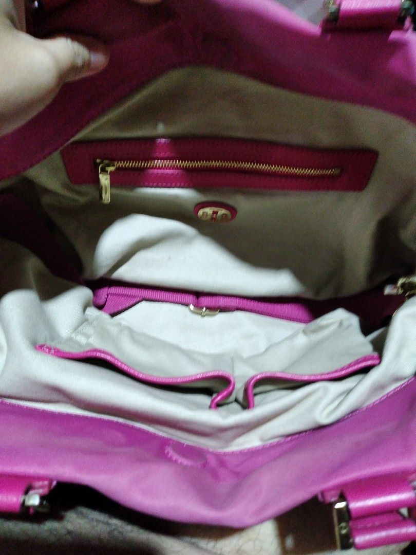 Tori Burch Pink Tote Bag Authentic (Category: Luxury Bags & Wallets) located in Antipolo. Submitted by lanetatum (Listing ID 1195472872, Image 2). Description: Has a small ink mark. Buttom part is dirty..