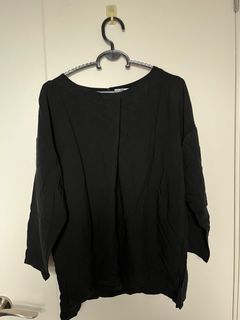 Uniqlo black blouse