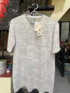 Uniqlo Camou White Shirt Size XL (Extra Large) with Minimal Issue