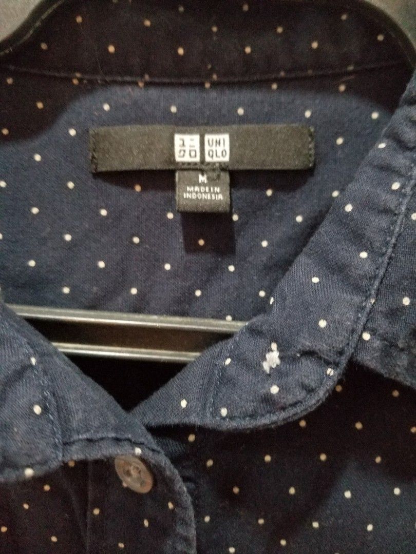 Uniqlo Long Sleeves Polo (Category: Blouses) located in Paranaque City. Submitted by politzki (Listing ID 1195419981, Image 2). Description: .