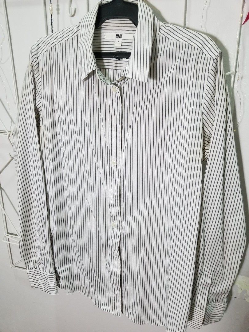 Uniqlo Polo (Category: Blouses) located in Paranaque City. Submitted by politzki (Listing ID 1195420254, Image 1). Description: .