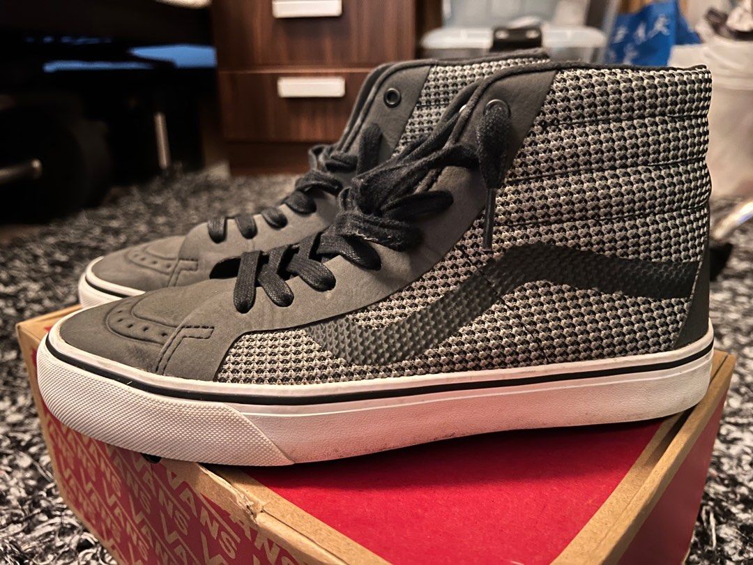 Re clearance issue sneakers
