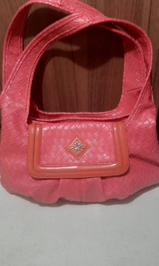 ♋️REPRICED! Vera Wang Handbag Woven Red Orange, Luxury, Bags u0026 Wallets on  Carousell