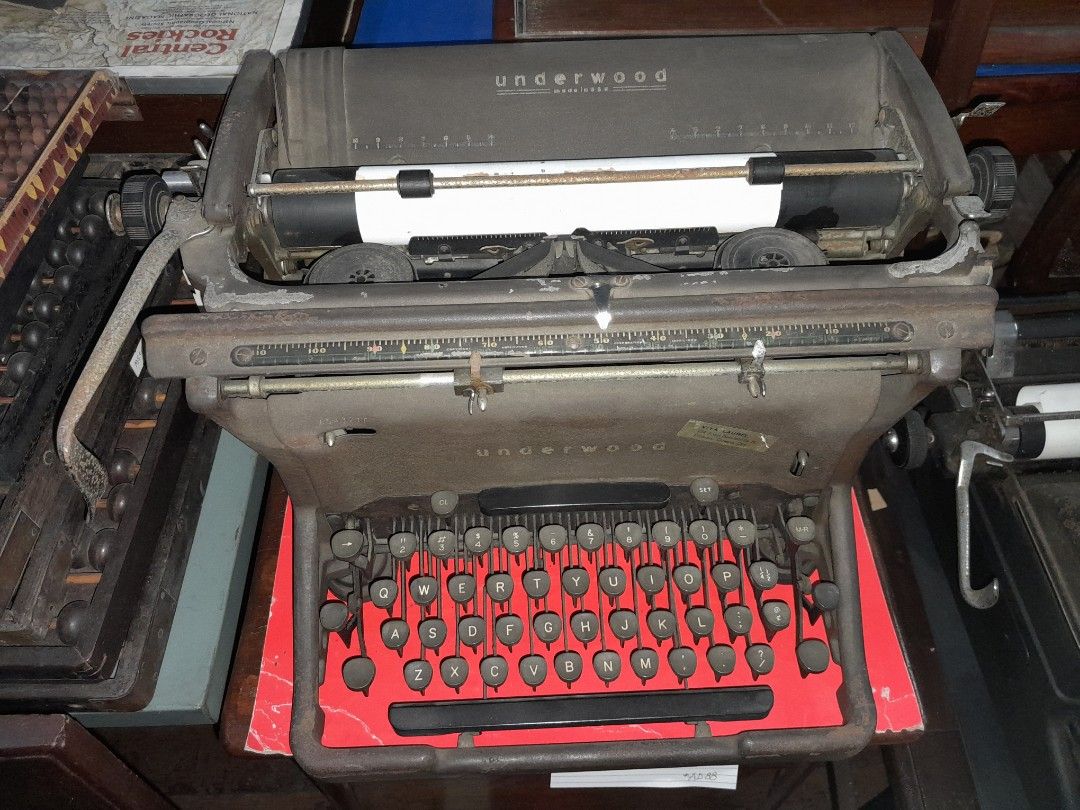 Vintage Underwood Typewriter (Category: Office & Business Technology) located in Quezon City. Submitted by warmgem.dde5c0 (Listing ID 1195417100, Image 2). Description: Vintage Underwood Typewriter As Is.