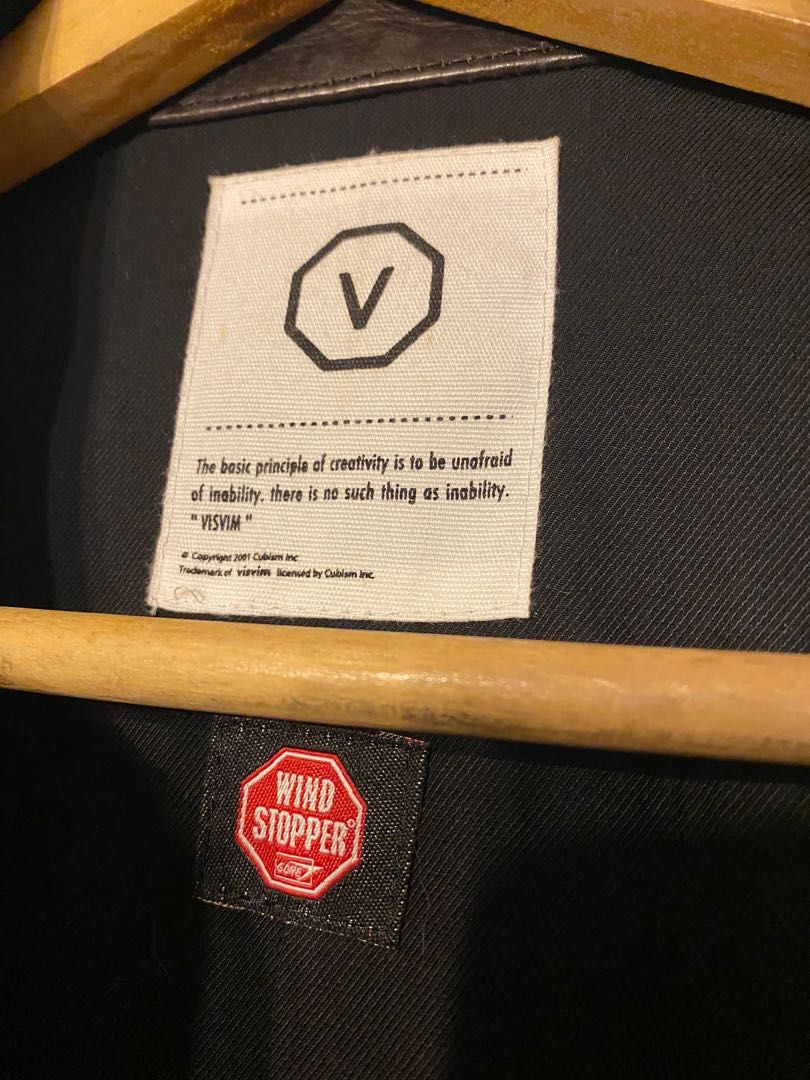 Visvim （分類：服裝）位於 Hong Kong。 由 userwaiwai 提交（商品編號 1195566693，圖片 3）。簡介： Visvim 牛皮皮衣 Size S 原裝掛衣袋。