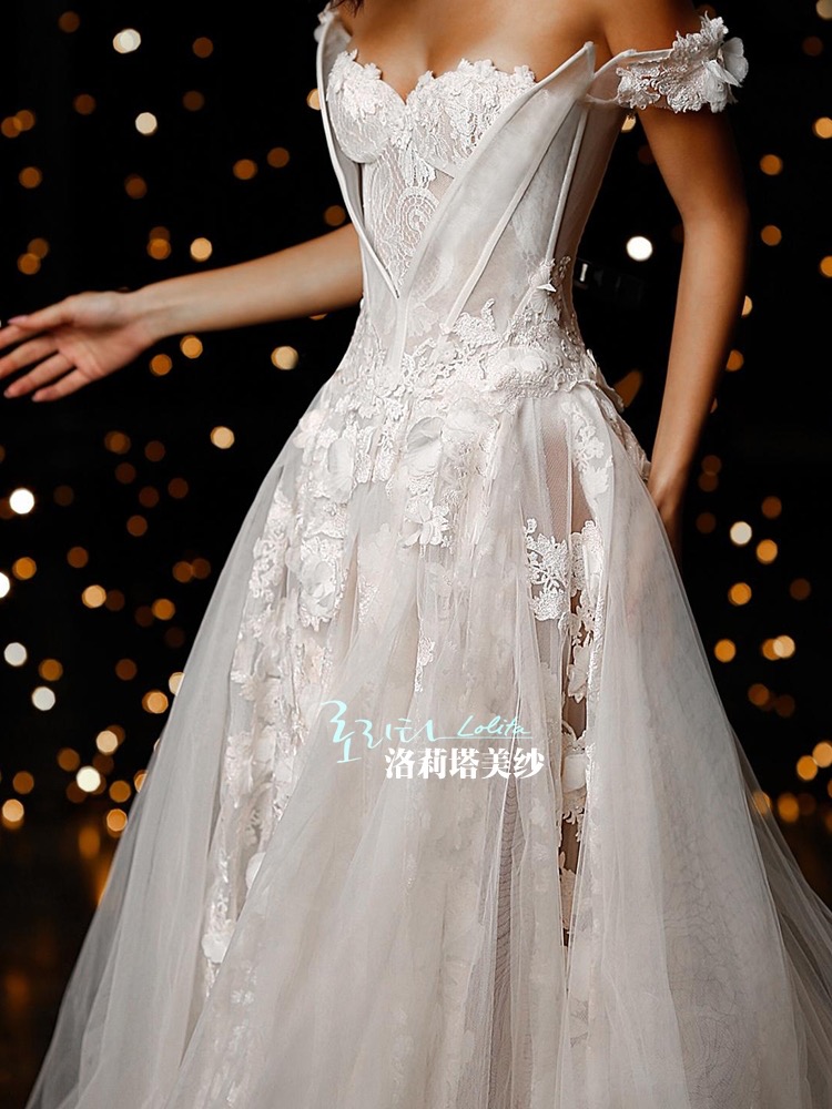 White Sweetheart Lace Wedding Gown