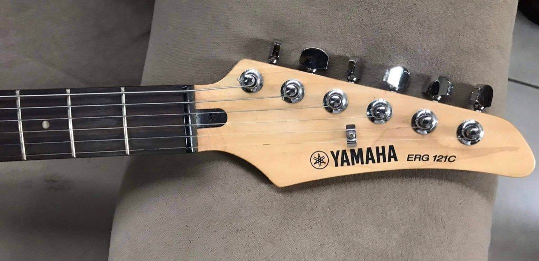 Yamaha Electric Guitar ERG 121C, Hobbies & Toys, Music & Media, Musical