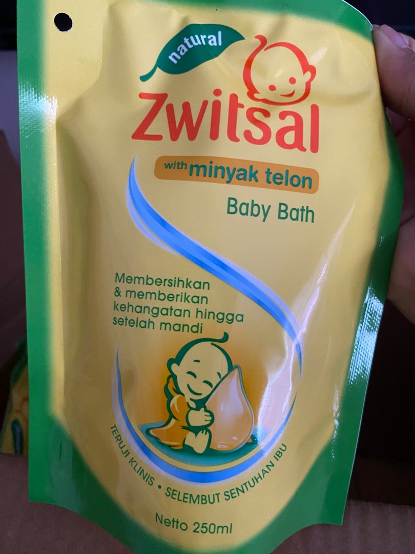 Zwitsal minyak telon baby bath refill, Babies & Kids, Bathing