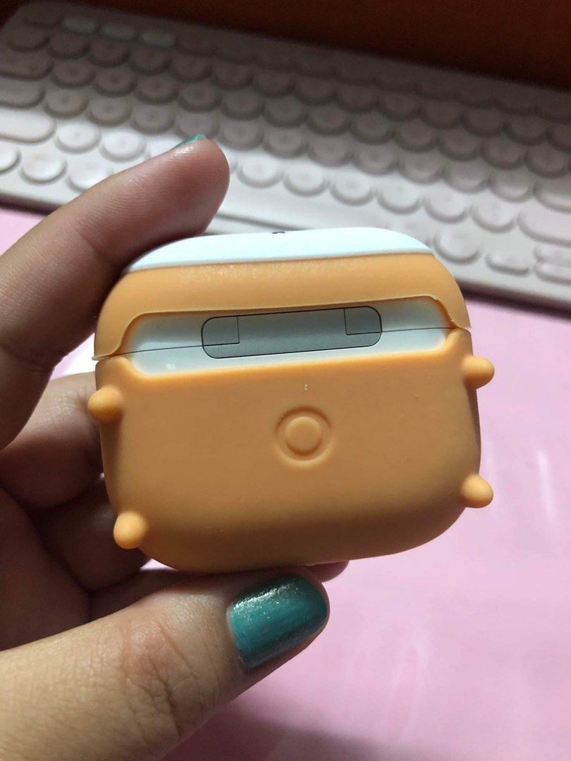 Airpods 3 case (Category: Cases & Sleeves) located in Quezon City. Submitted by aychie (Listing ID 1195735970, Image 3). Description: Selling my airpods 3rd gen corgi case Super cute No issues Loc: Fairview QC .