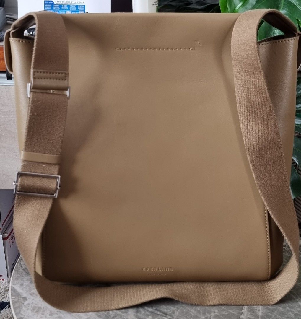 Authentic Everlane The Form Olive Green Leather Crossbody bag, Women's