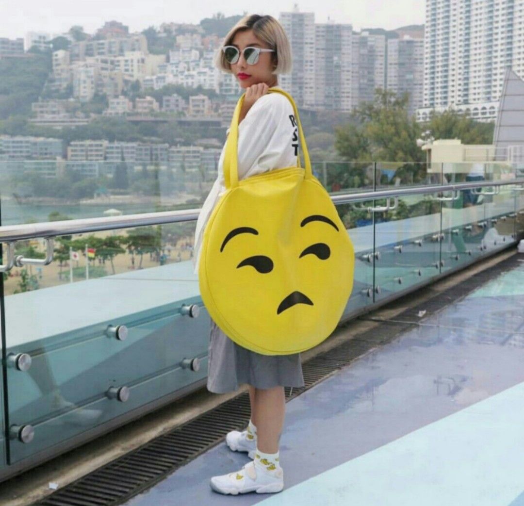 Buy / Swap) Dolls Kill Playful Emoji Giant Bag 美國潮牌西面年初四