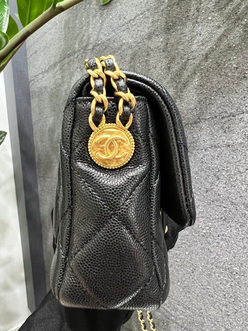 Chanel Classic Mini Pouch in Caviar / Gold Hardware – Elephant