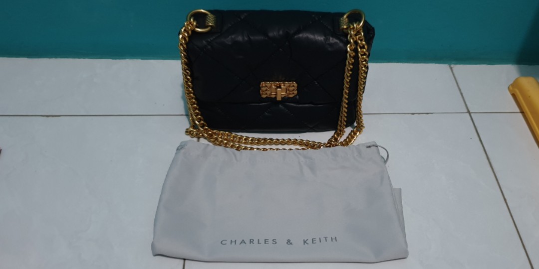 Charles & Keith Paffuto Padded Shoulder BagBlack, Barang Mewah, Tas