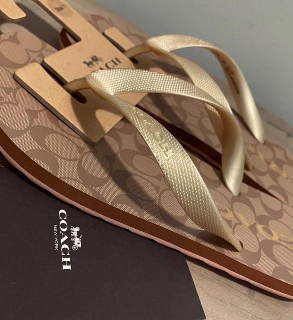 Coach Flip Flops, Women's Fashion, Footwear, Slippers and slides on
