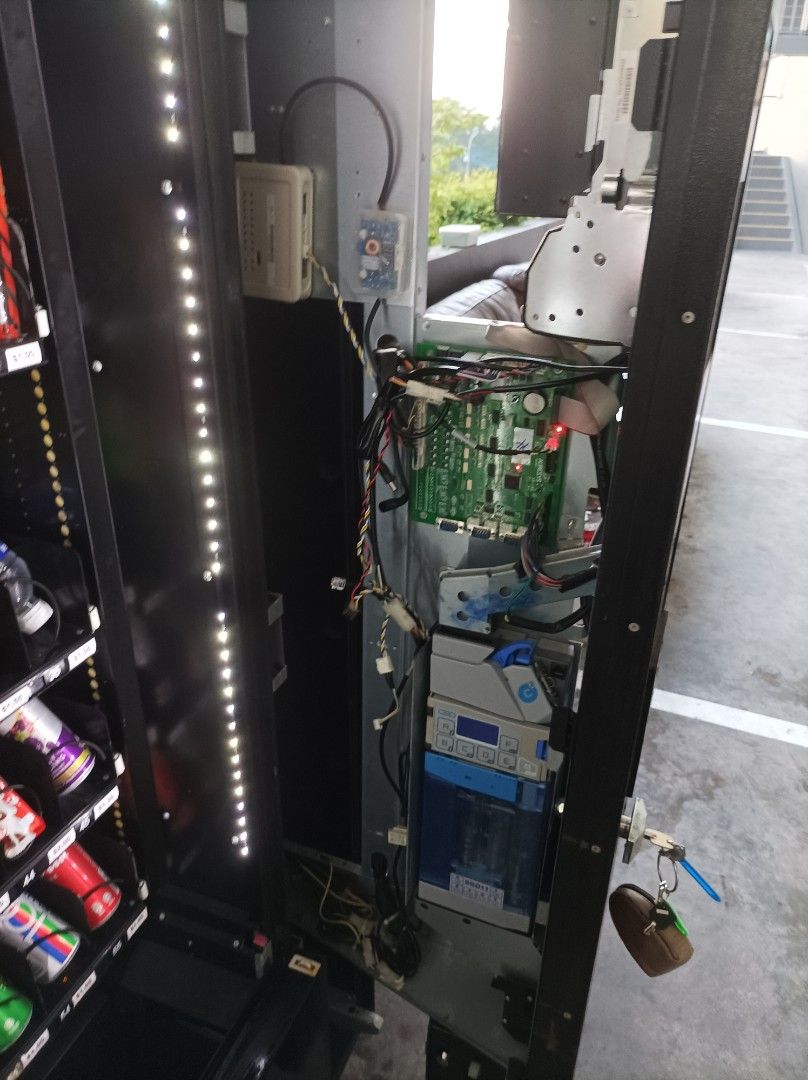 Piranha G525 Drink Vending Machine (cashless)