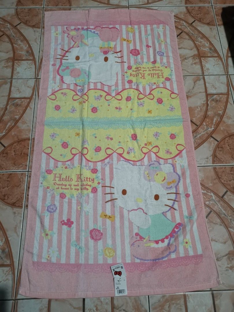 Disney Hello Kitty Bath Towel, Furniture & Home Living, Bedding