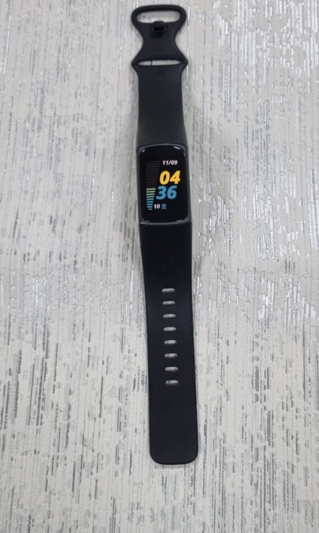 Fit bit, Mobile Phones & Gadgets, Wearables & Smart Watches on Carousell