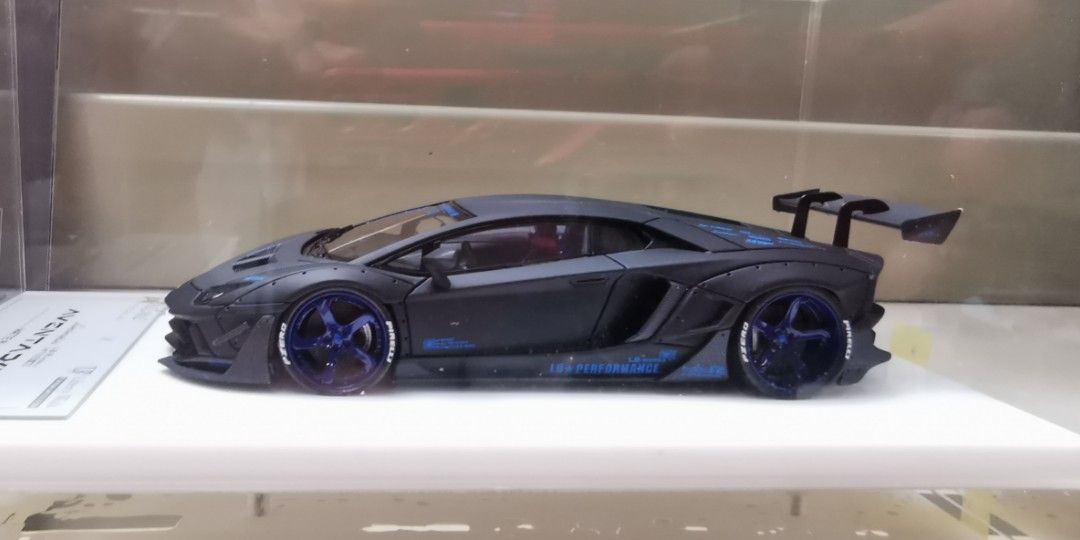 Amazon | 最後1台！白！Fuelme 1/43 ランボルギーニ LP700-4