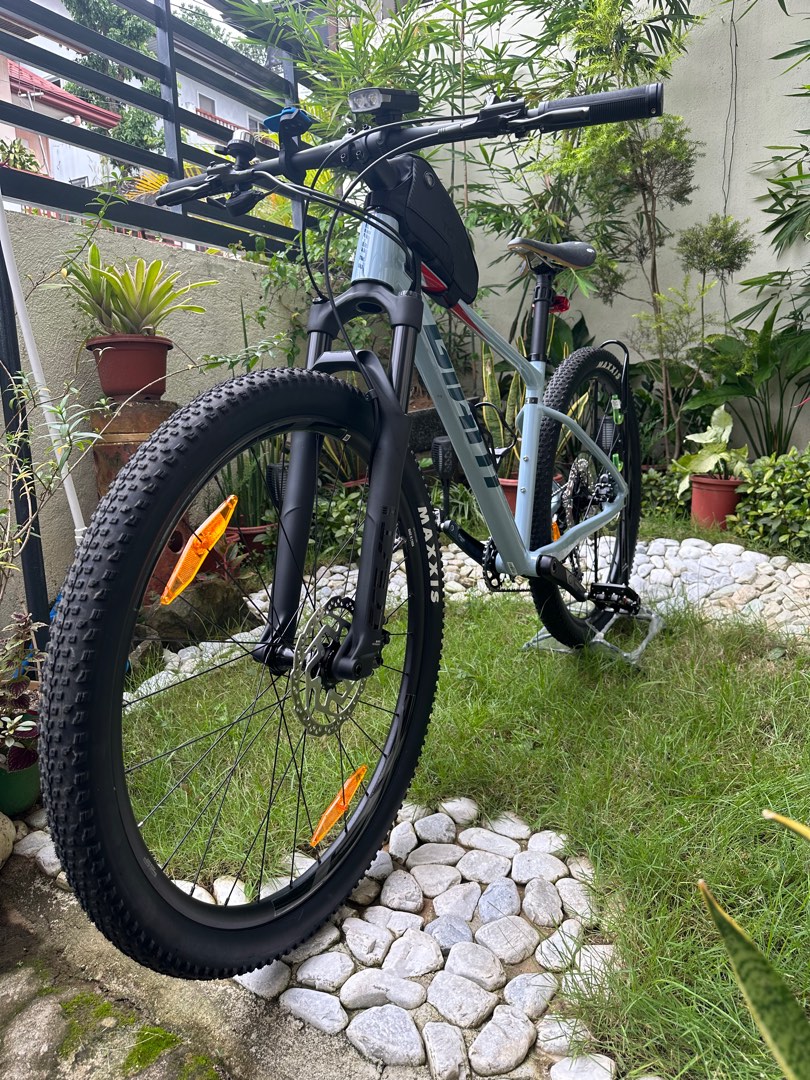 Giant xtc slr 2 29er Medium with upgrades 3 months old like new, Sports