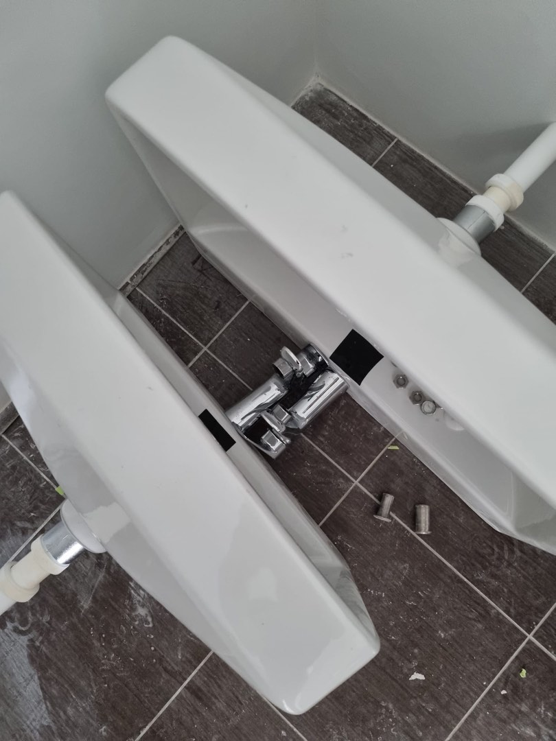 2 HDB Toilet sinks, Furniture & Home Living, Bathroom & Kitchen