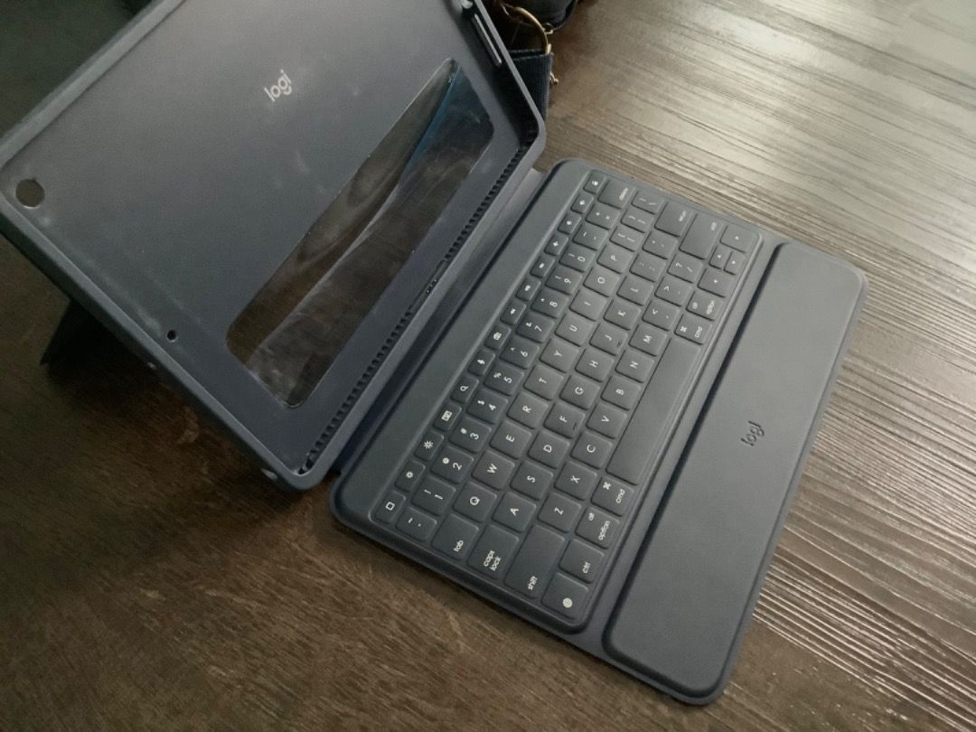 Logitech ipad attached keyboard, Computers & Tech, Parts & Accessories