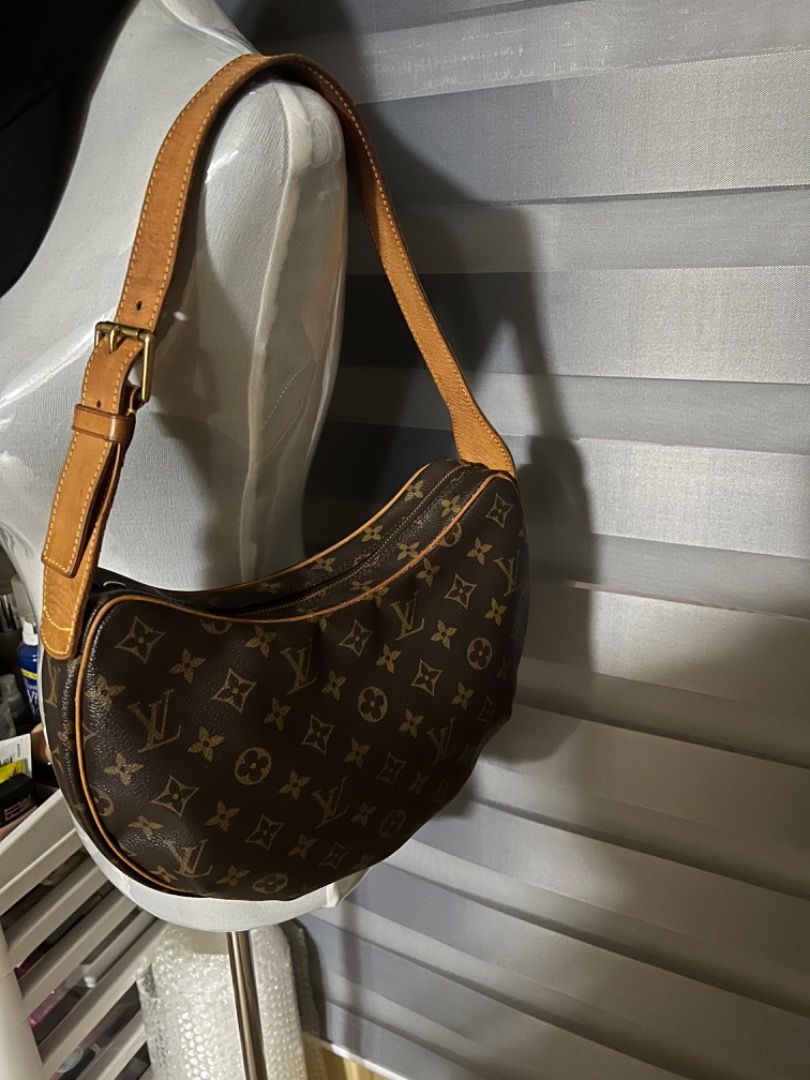 💯% Authentic LV Monogram Croissant MM Hobo Bag, Luxury, Bags & Wallets on  Carousell