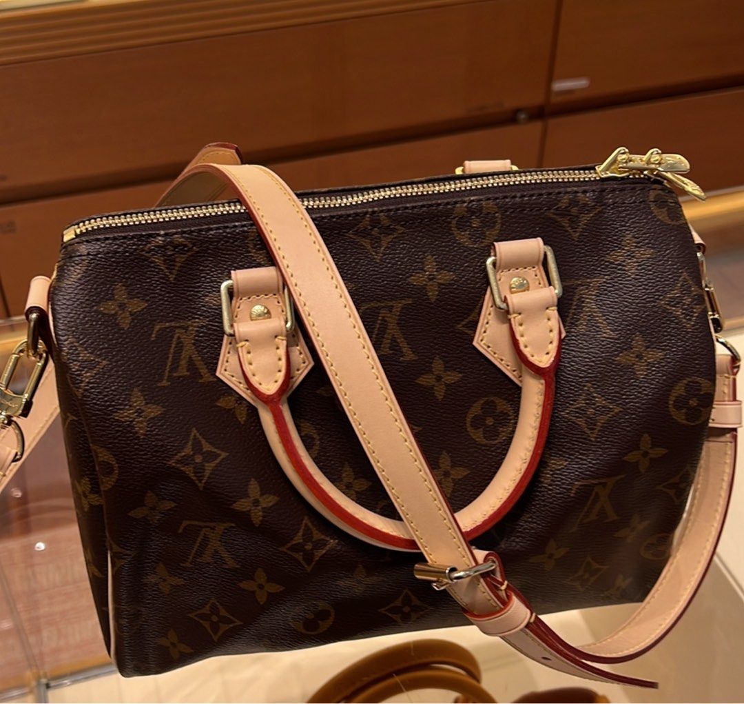 Authentic Louis Vuitton Monogram Speedy 25 Bag, Luxury, Bags & Wallets on  Carousell