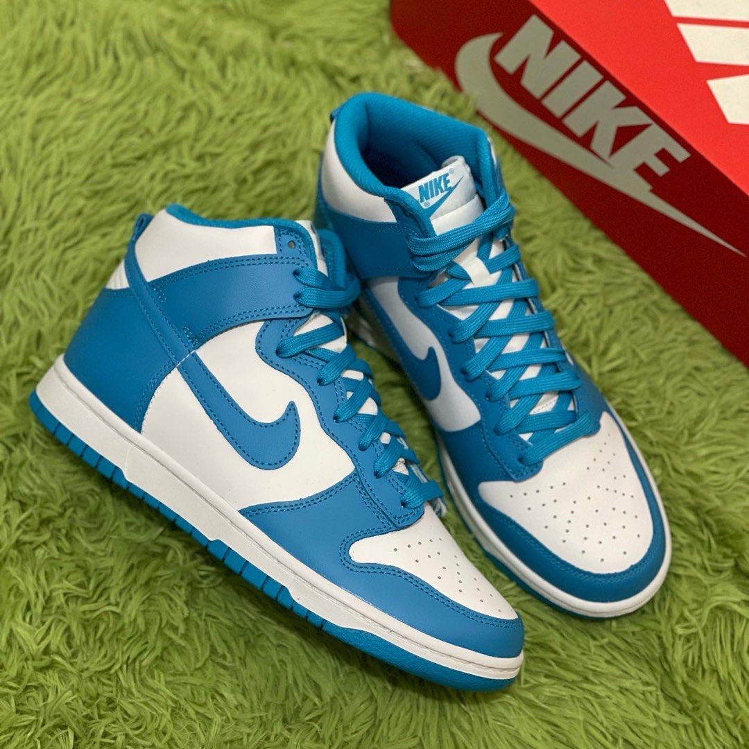 dunk laser blue on feet