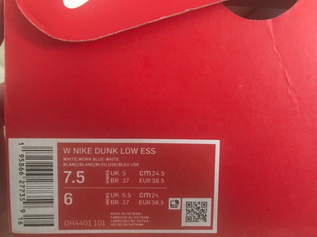 Nike dunk Low ess (lady), Women's Fashion, Footwear, Sneakers on Carousell