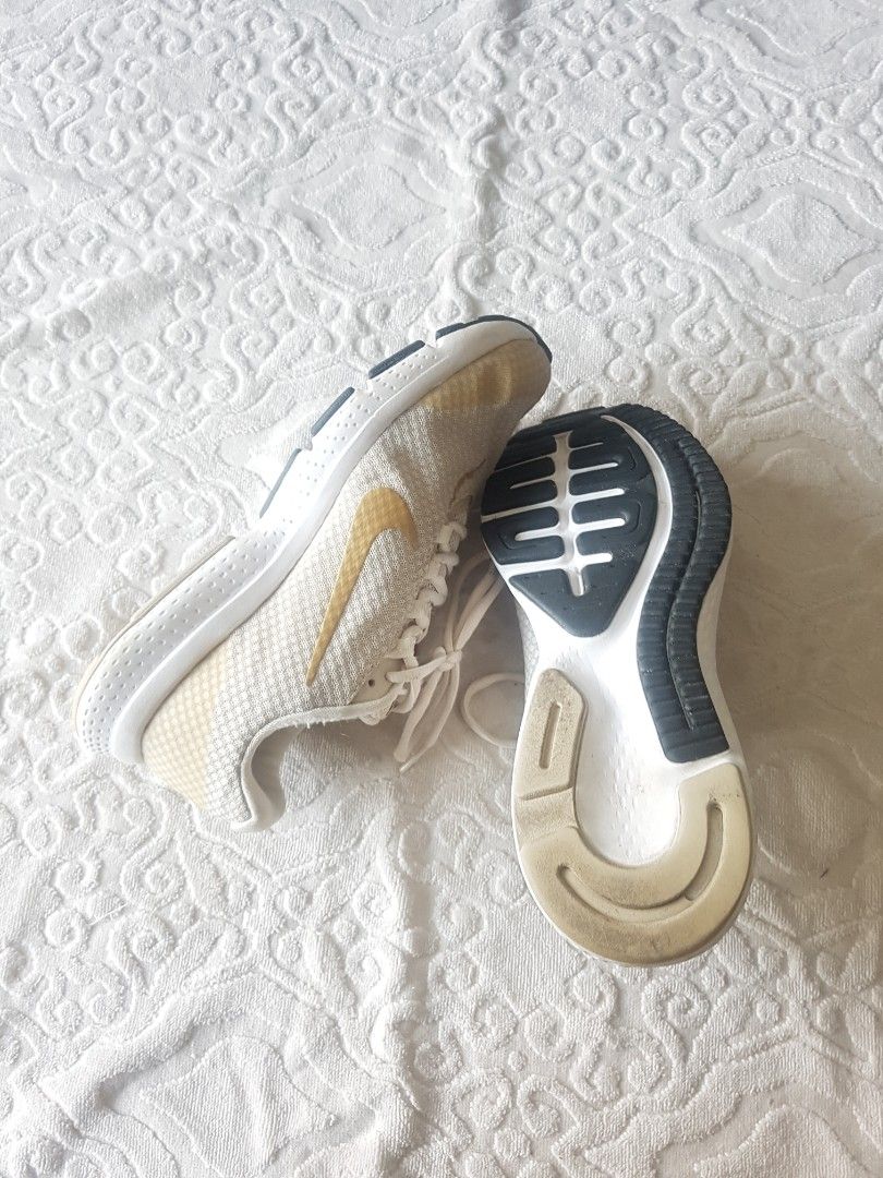 size 9 nike women's running shoes