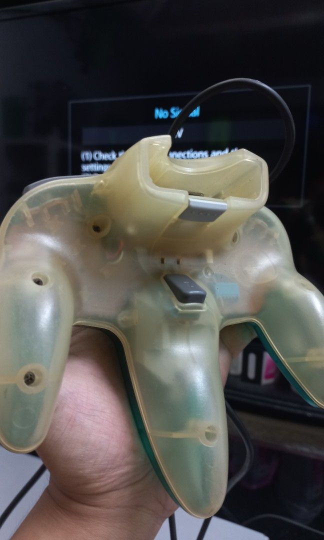 Nintendo 64 Controller (Category: Controllers) located in Quezon City. Submitted by aaronaguila (Listing ID 1195692299, Image 3). Description: Nintendo 64 Controller Clear Blue Original.
