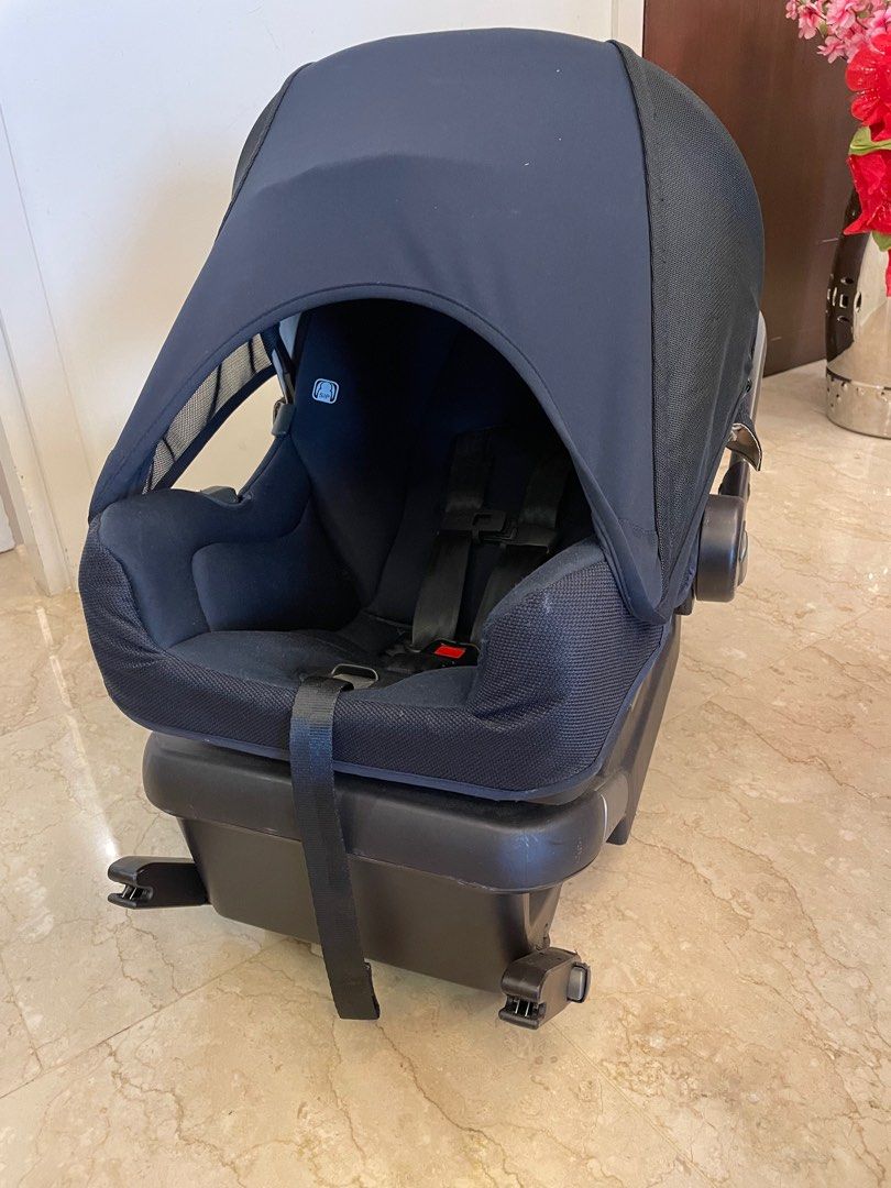 Nuna Pipa Baby Car Seat with Base in Navy Babies Kids Going