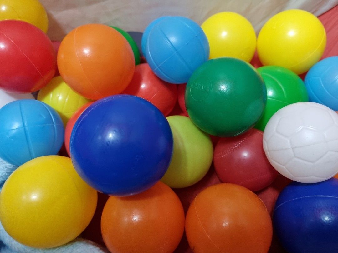 Preloved Plastic pit balls, Babies & Kids, Infant Playtime on Carousell