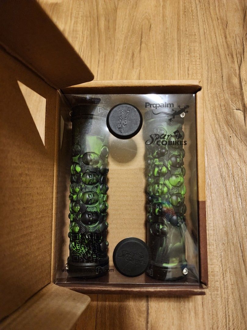 Propalm Skull Handle Grip (Green), Sports Equipment, Bicycles