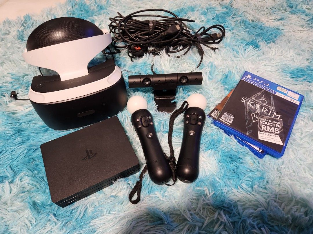 PSVR V2 with 2 move controller Video Gaming Gaming Accessories