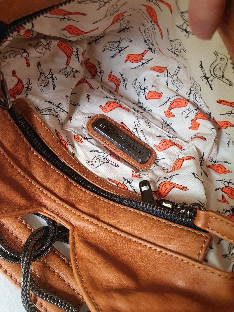 Rebecca Minkoff leather sling bag (Category: Purses & Pouches) located in Iloilo. Submitted by bricknoir (Listing ID 1195625767, Image 2). Description: preloved, beautiful leather, has some scuffs and gray dots on shoulder strap selling low pls don't buy if you are martens thanks.