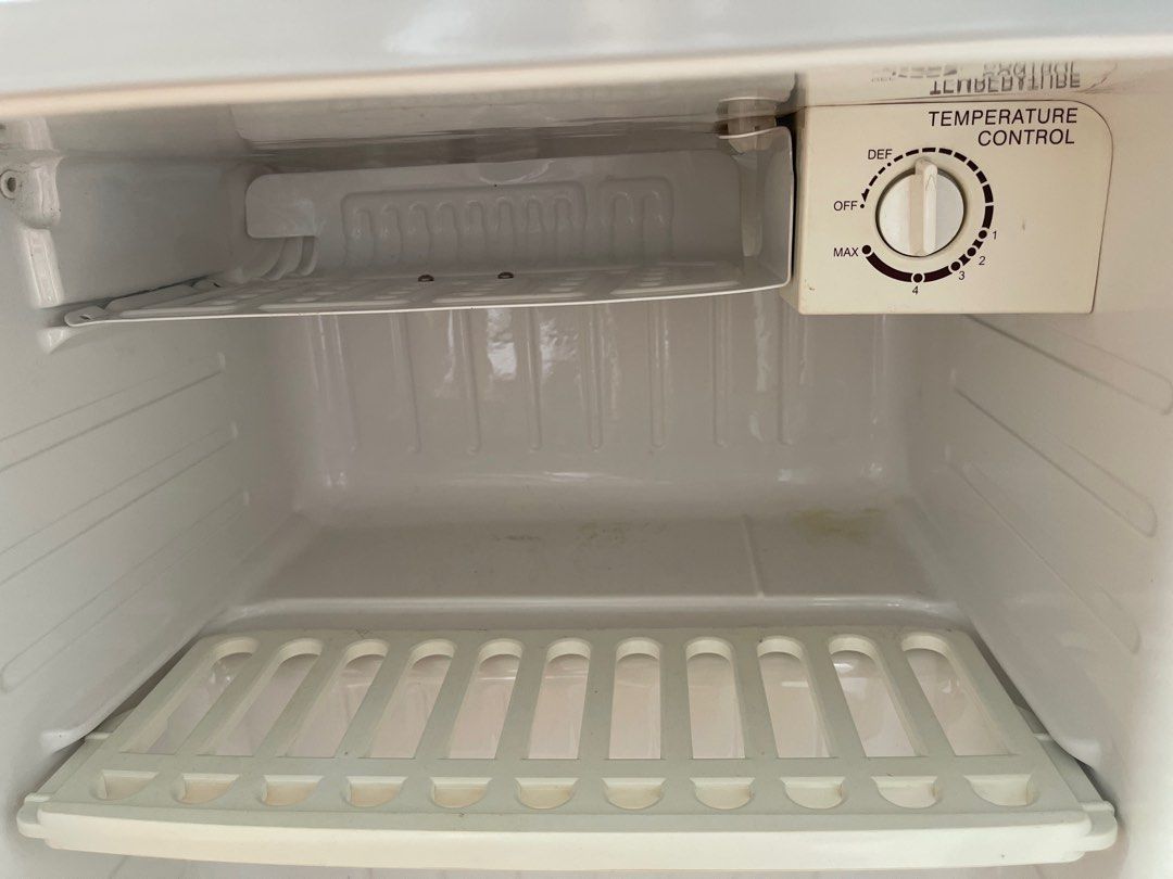 Samsung Mini fridge SG058R, TV & Home Appliances, Kitchen Appliances