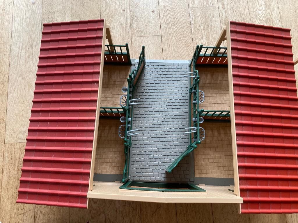 Schleich horse stable / farm, Hobbies & Toys, Toys & Games on Carousell